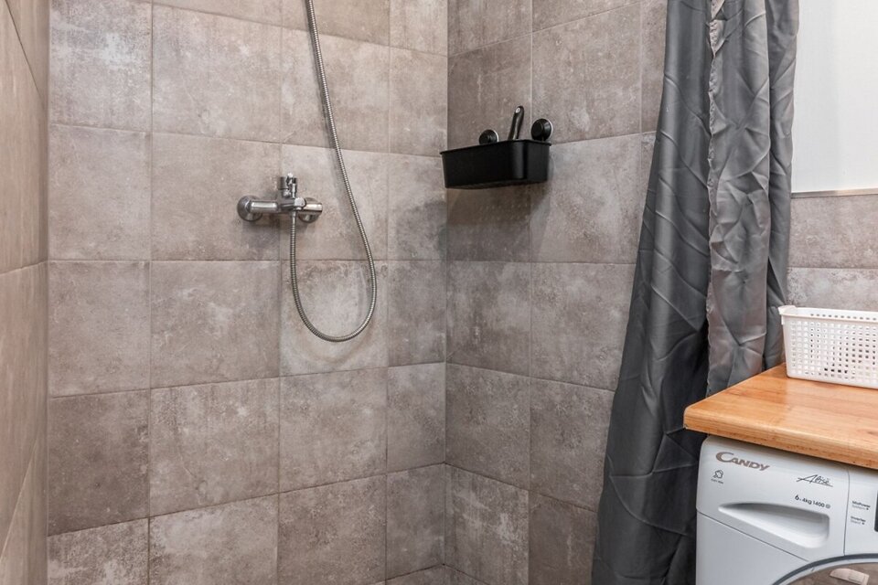 Mazā Piena iela 12, Rīga