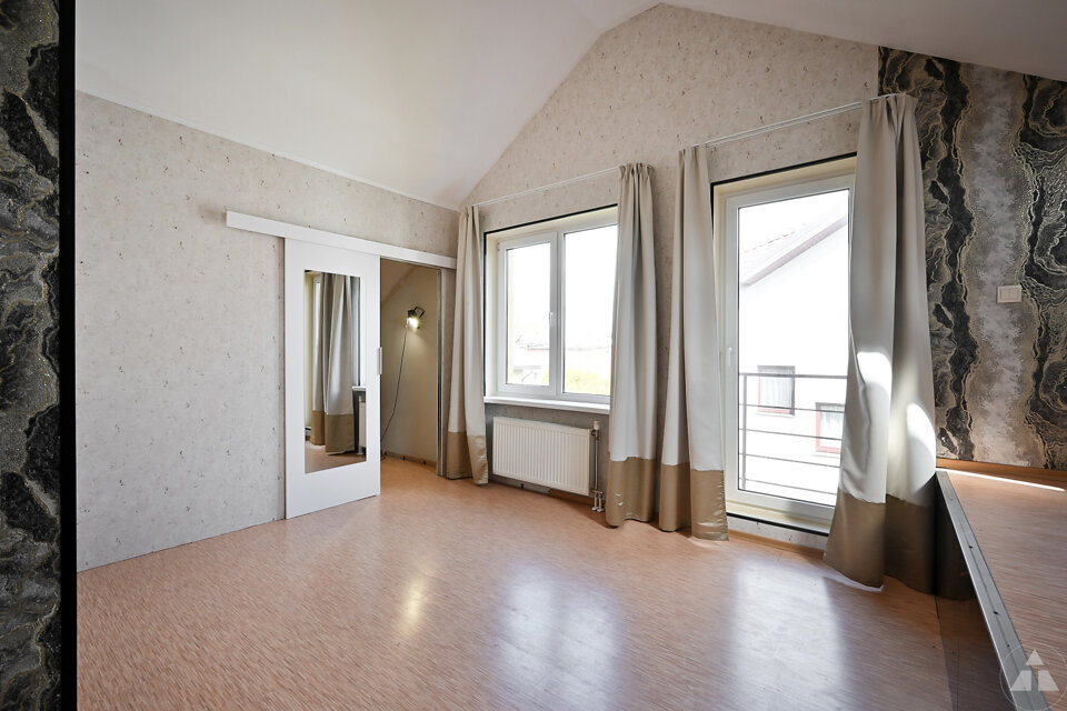 Kalnu iela 25b, Jūrmala