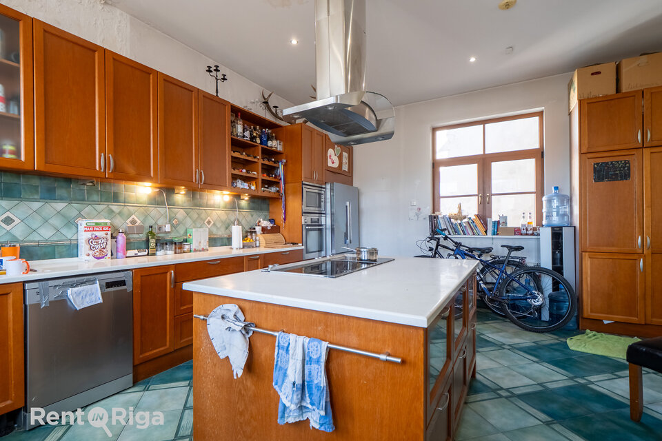 Mazā Smilšu iela 12, Rīga