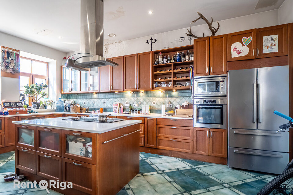 Mazā Smilšu iela 12, Rīga