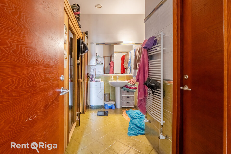 Mazā Smilšu iela 12, Rīga