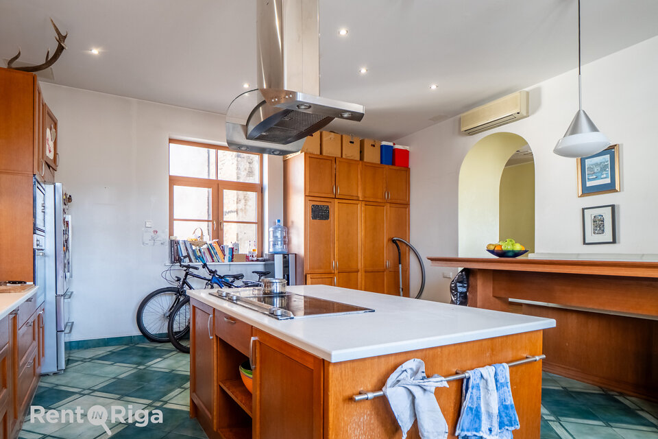 Mazā Smilšu iela 12, Rīga