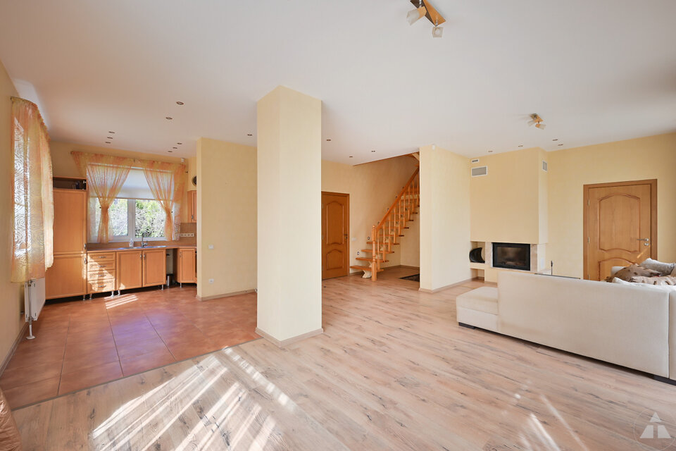 Kalnu iela 25b, Jūrmala