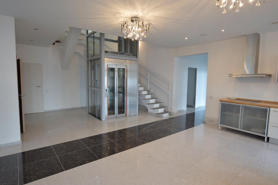 Ezermalas iela 44, Rīga