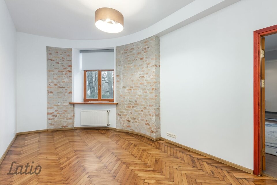 Sudrabu Edžus iela 16, Rīga