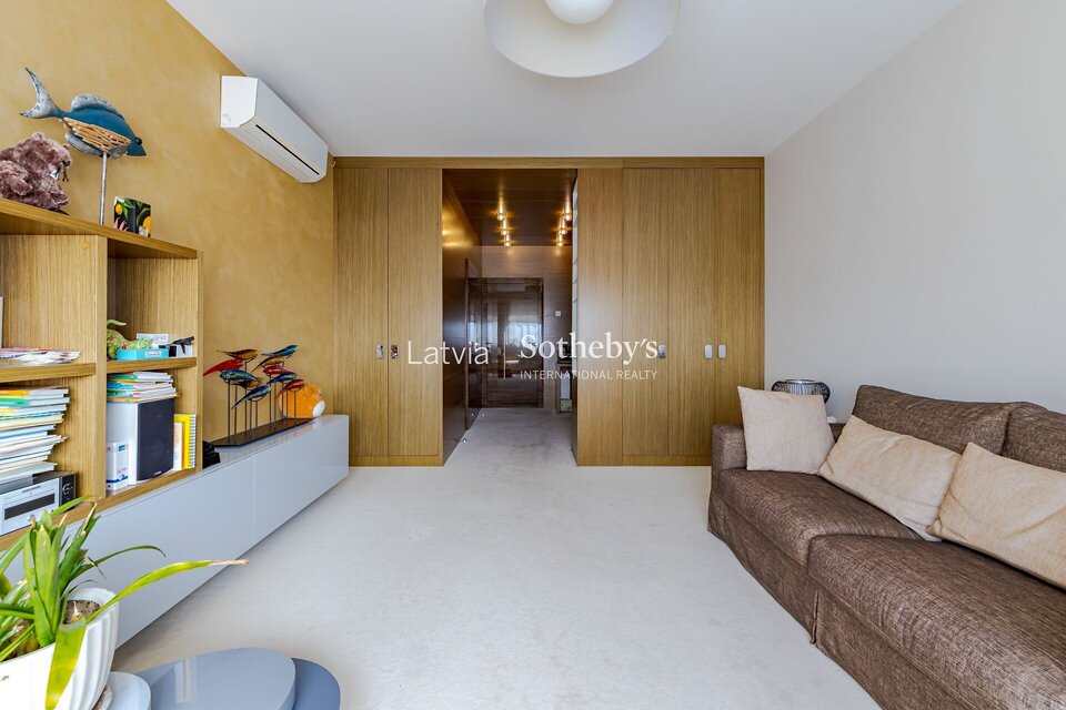 Jāņa Daliņa iela 8, Rīga