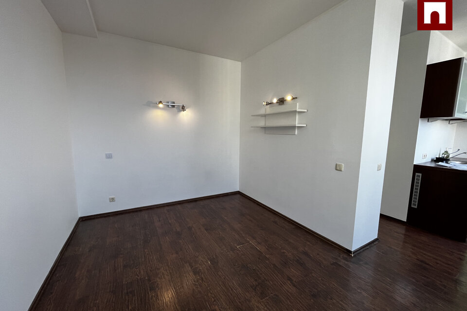 Klusā iela 18, Rīga