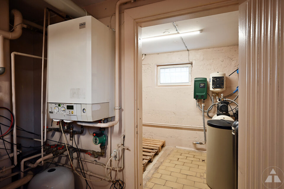 Tulpju iela 11, Rīga