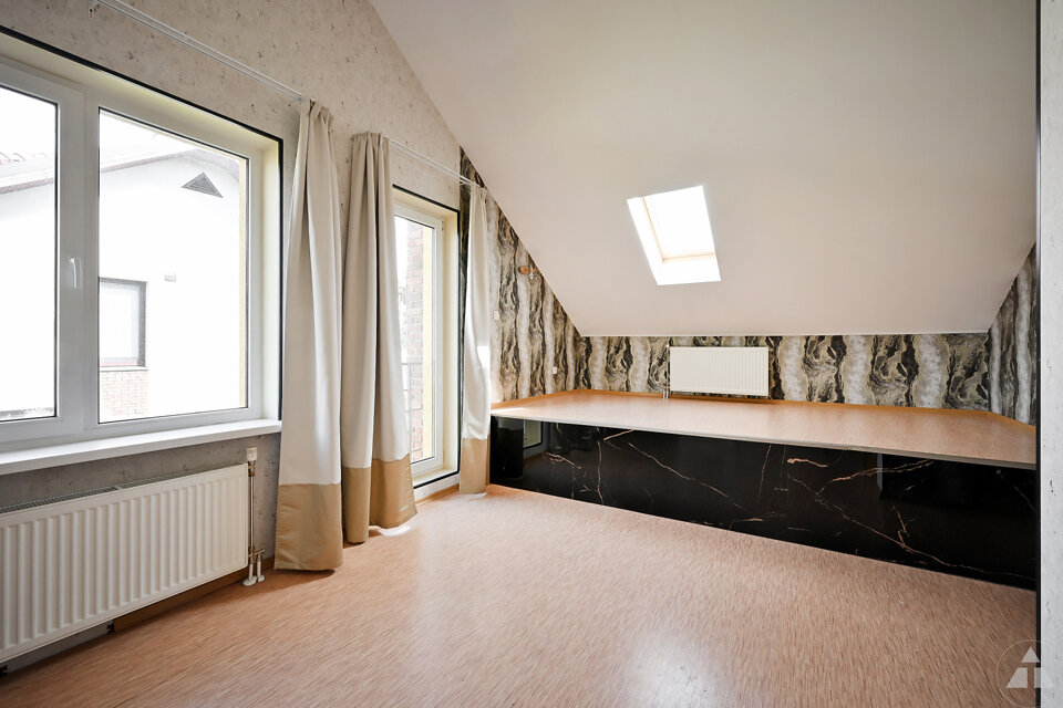 Kalnu iela 25b, Jūrmala