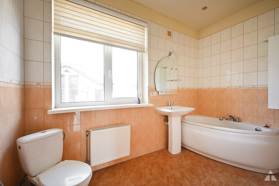 Kalnu iela 25b, Jūrmala