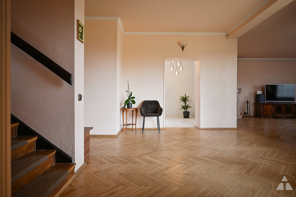 Tulpju iela 11, Rīga