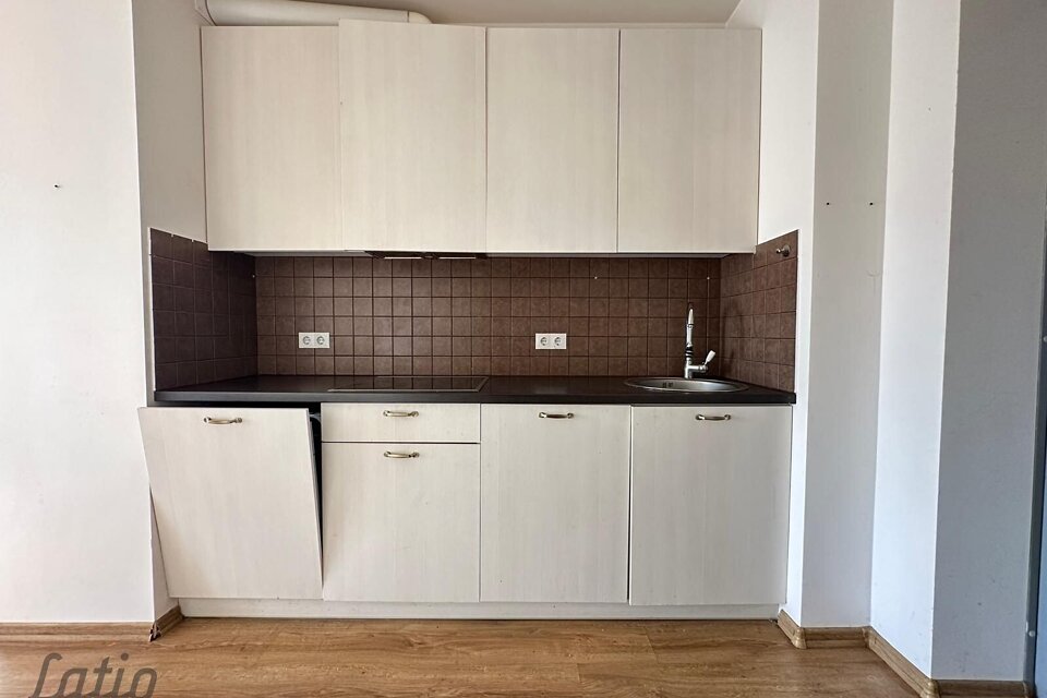 Sparģeļu iela 10, Rīga