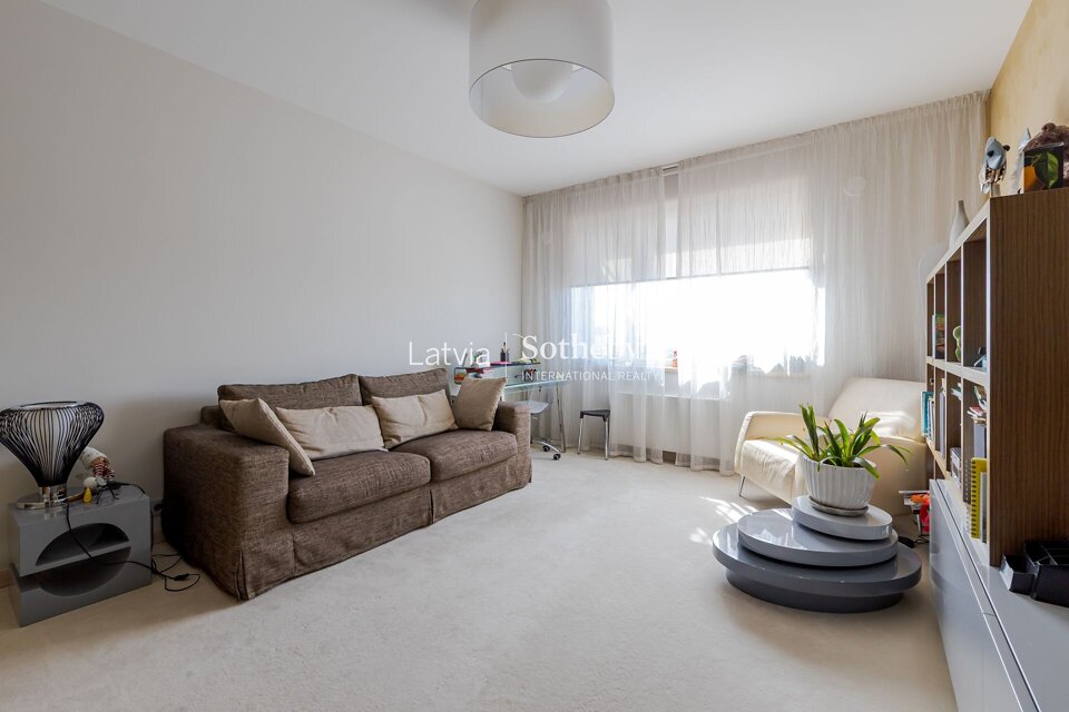 Jāņa Daliņa iela 8, Rīga