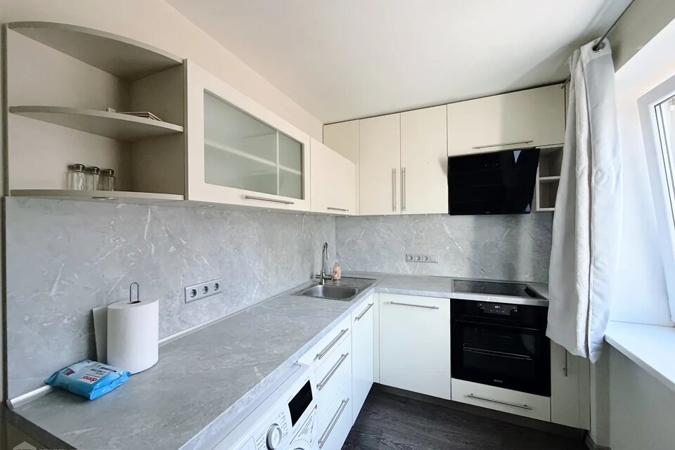 Baltezera iela 2, Rīga