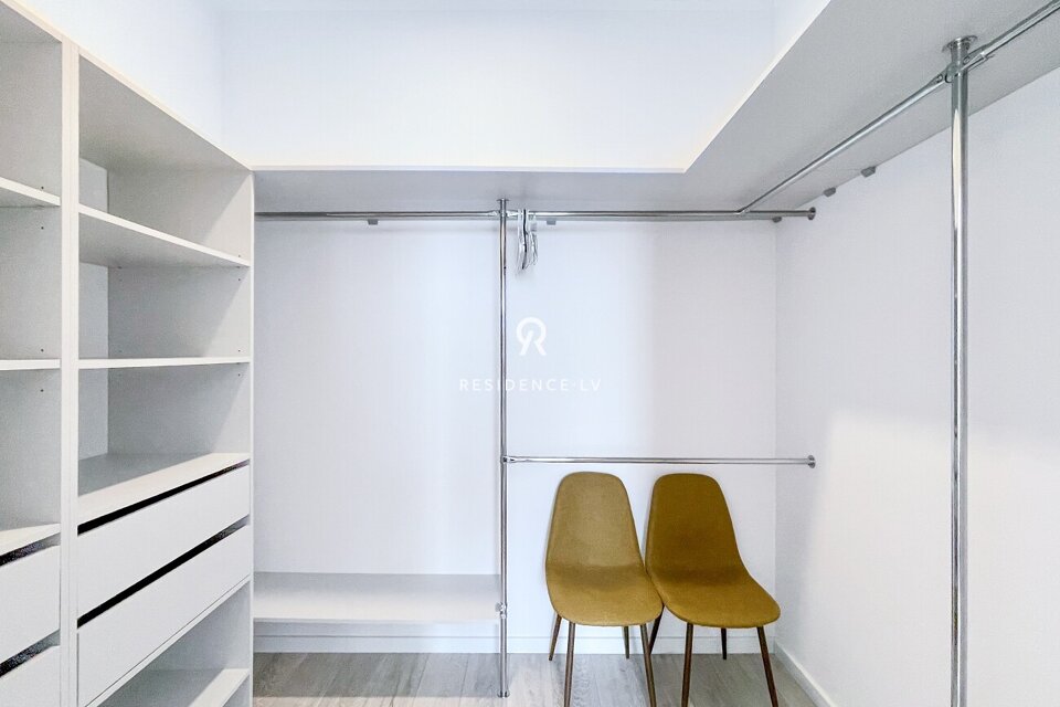 Pulkveža Brieža iela 10, Rīga