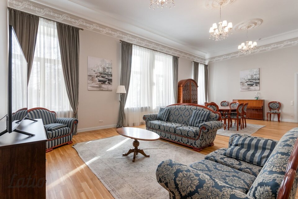 Dubultu prospekts 19, Jūrmala