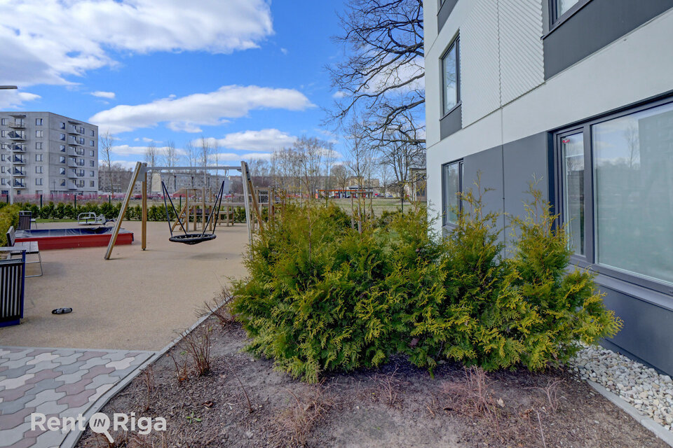 Dzelzavas iela 104, Rīga