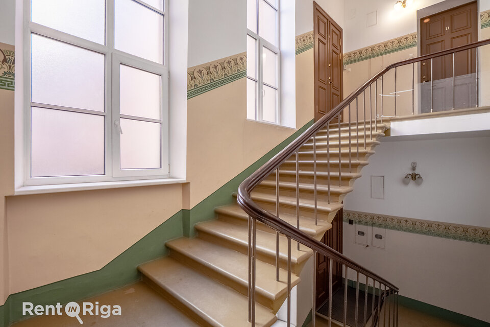 Mazā Smilšu iela 12, Rīga