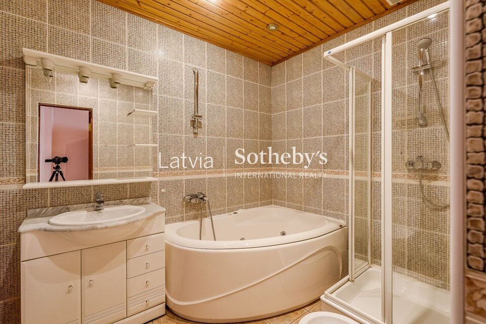 Raiņa bulvāris 3, Rīga