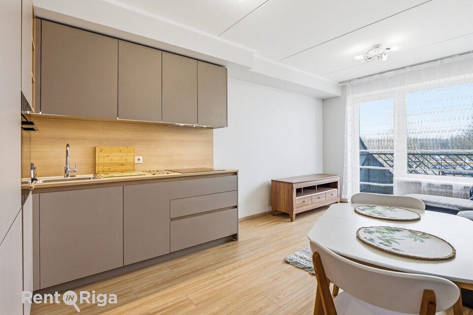 Dzelzavas iela 104, Rīga