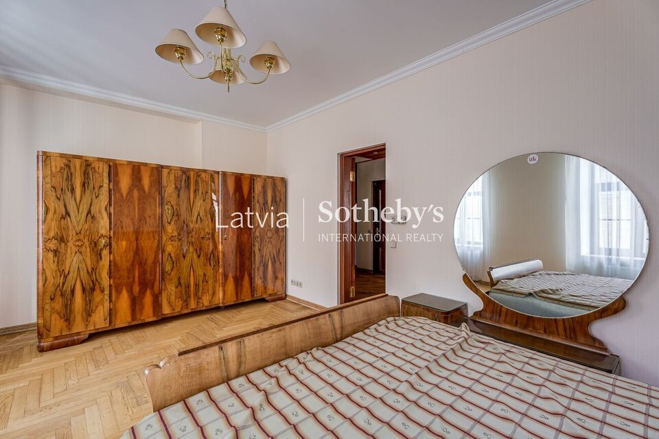 Raiņa bulvāris 3, Rīga