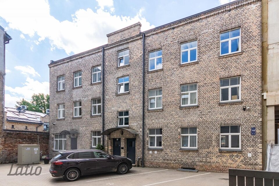 Sparģeļu iela 10, Rīga