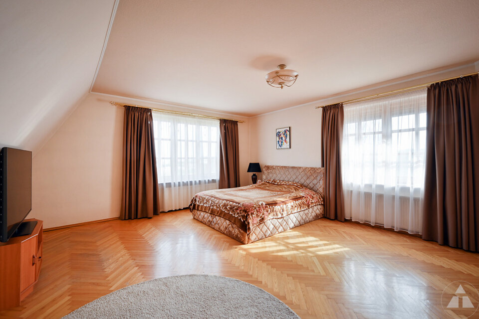 Tulpju iela 11, Rīga