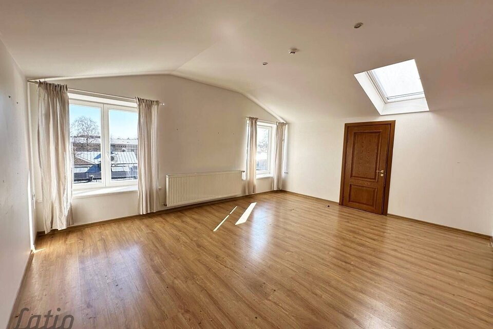 Sparģeļu iela 10, Rīga