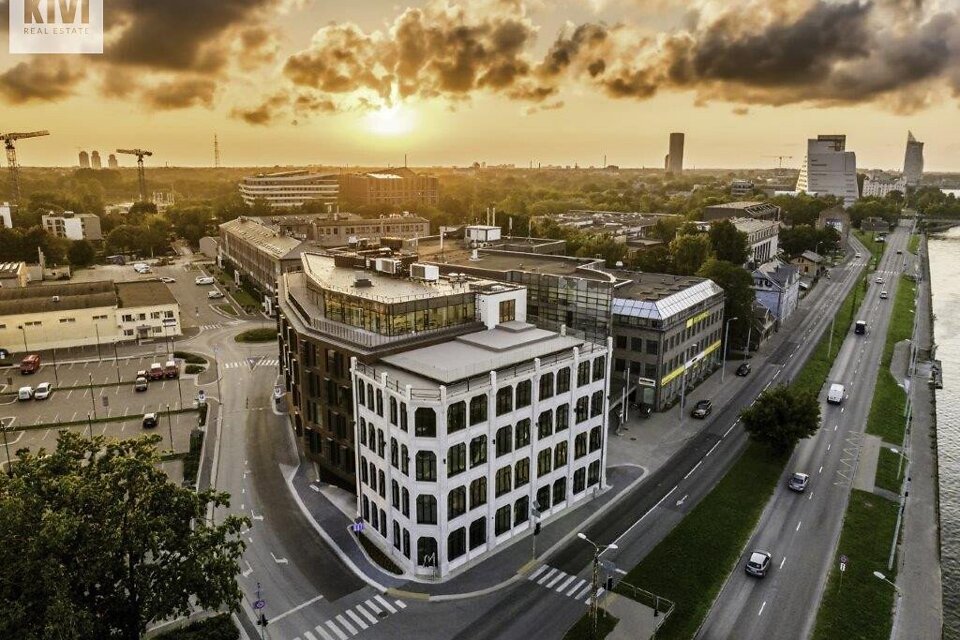 Dēļu iela 4, Rīga