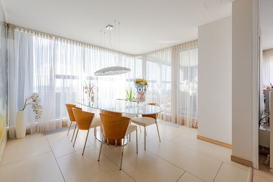 Jāņa Daliņa iela 8, Rīga