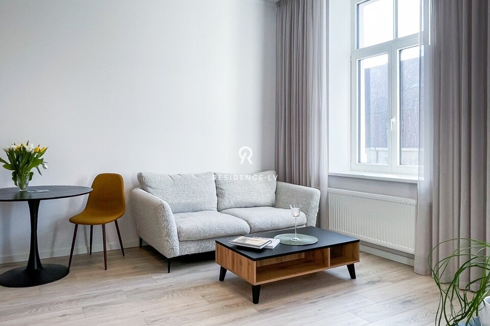 Pulkveža Brieža iela 10, Rīga