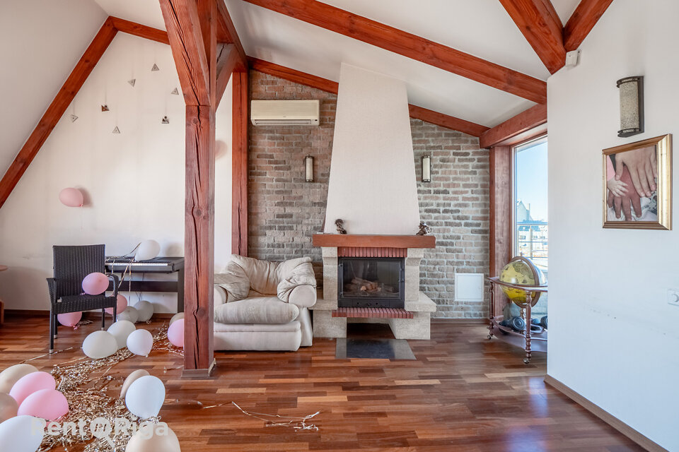 Mazā Smilšu iela 12, Rīga