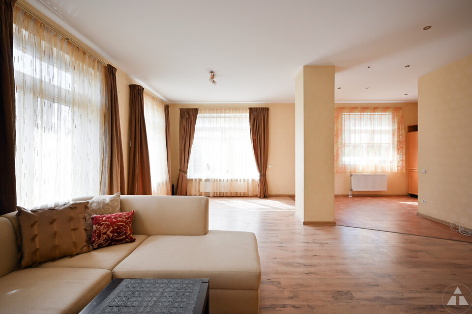 Kalnu iela 25b, Jūrmala