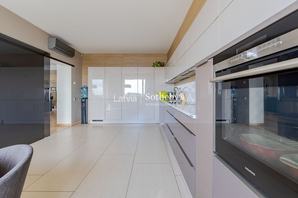 Jāņa Daliņa iela 8, Rīga