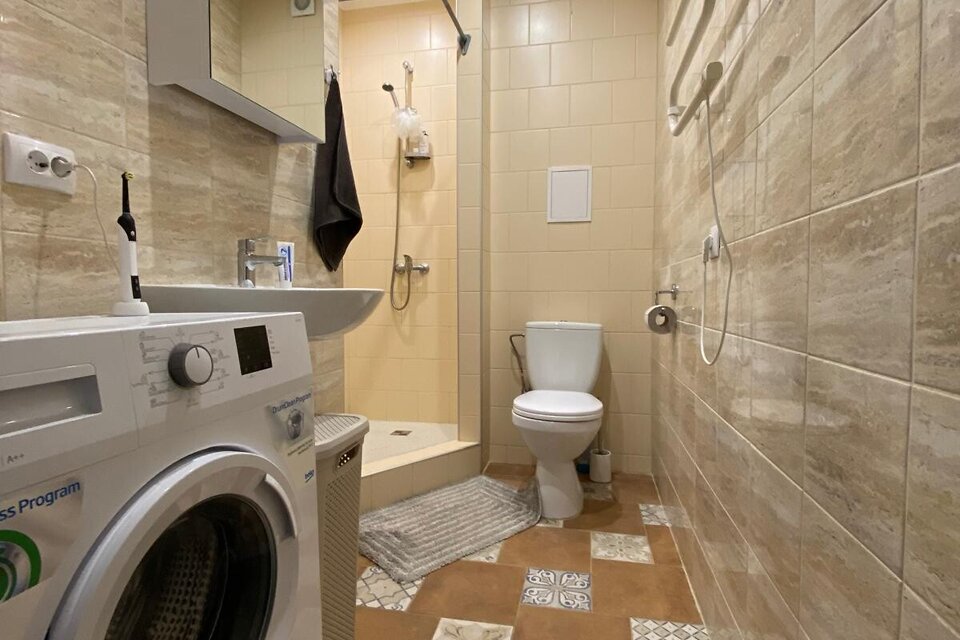 Alūksnes iela 1, Rīga