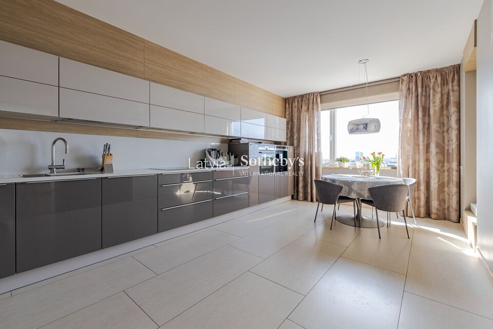 Jāņa Daliņa iela 8, Rīga