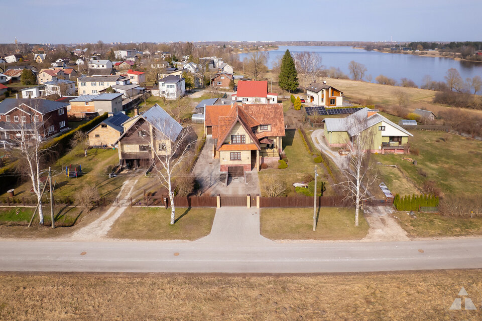 Tulpju iela 11, Rīga