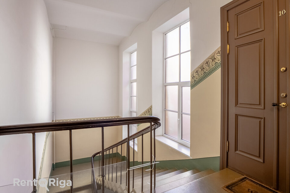 Mazā Smilšu iela 12, Rīga