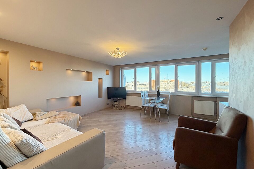 Zirņu iela 5, Rīga