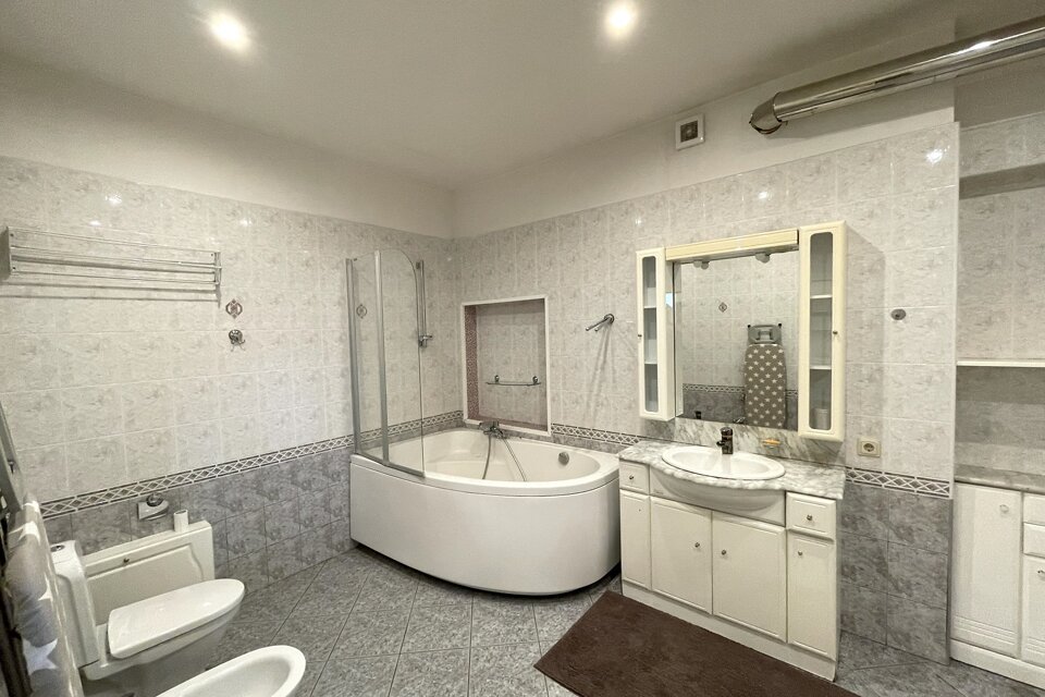 Elizabetes iela 8, Rīga