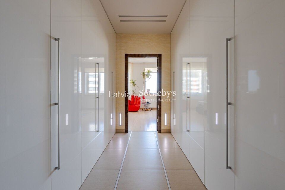 Jāņa Daliņa iela 8, Rīga