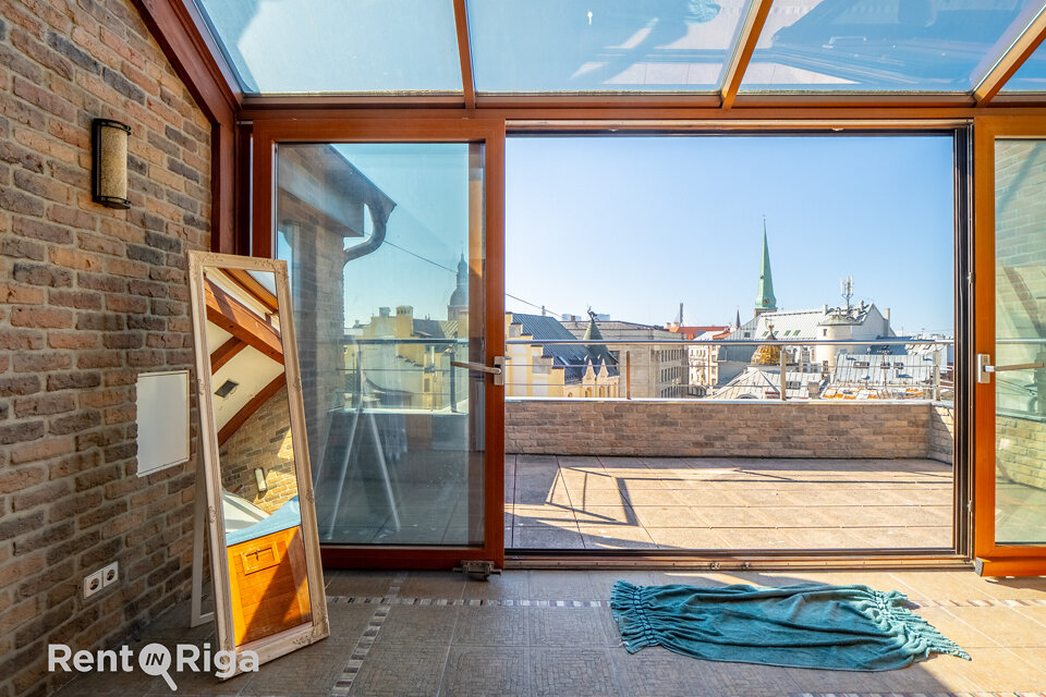 Mazā Smilšu iela 12, Rīga