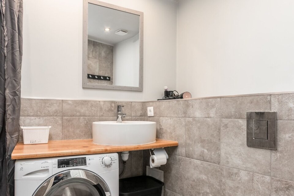 Mazā Piena iela 12, Rīga