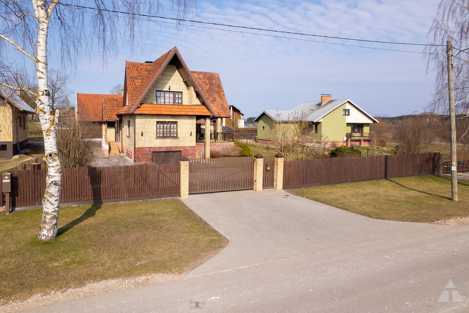 Tulpju iela 11, Rīga