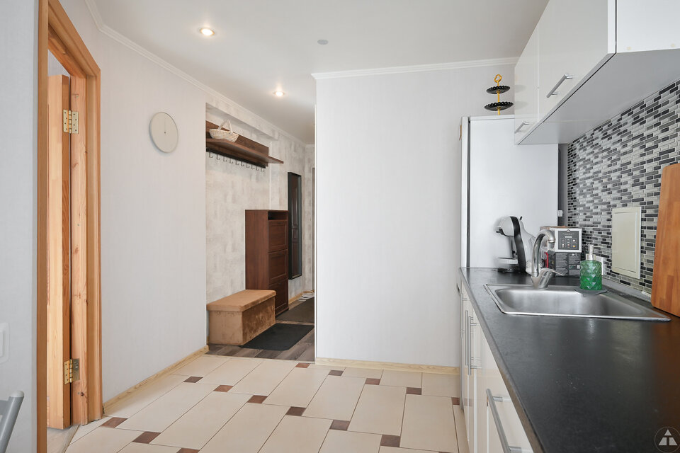 Jāņa Pliekšāna iela 98, Jūrmala