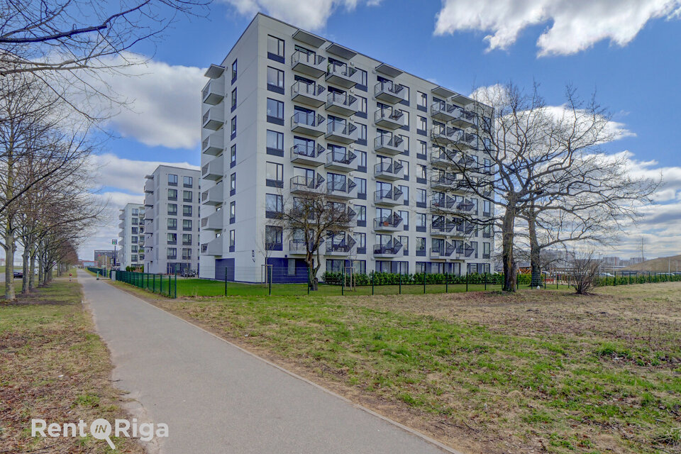 Dzelzavas iela 104, Rīga