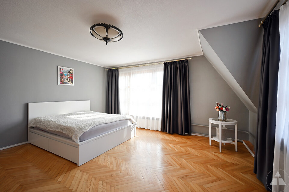 Tulpju iela 11, Rīga