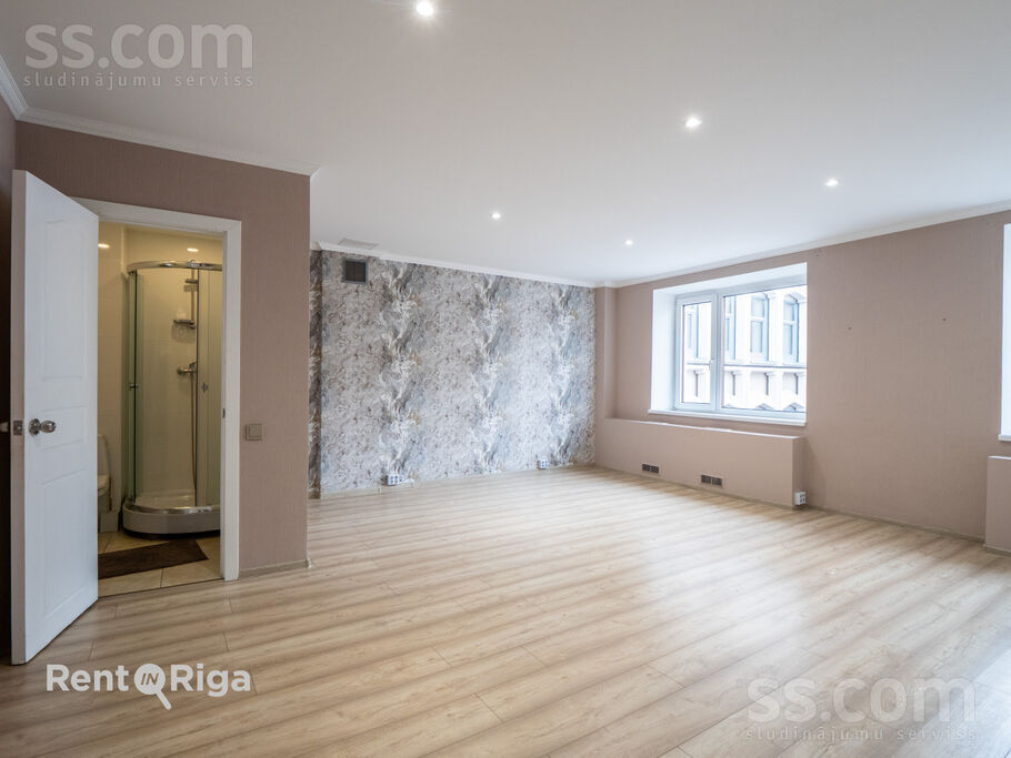 Lastādijas 42, Rīga — maja