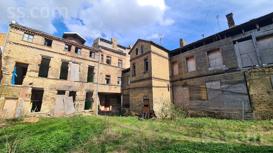 Dzirnavu 136, Rīga — maja