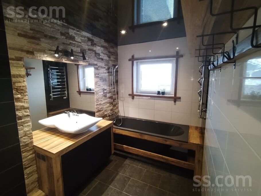 Juglas krastm., Rīga — maja